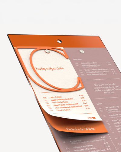 Portamenús de acrílico A4 naranja con carta impresa#color_orange#menu-size_A4