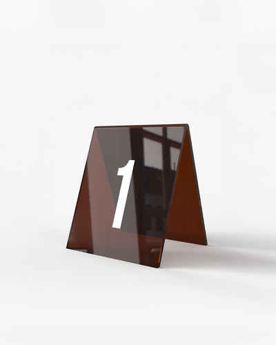 Números de mesa apilables de acrílico marrón Black Tea#color_black-tea